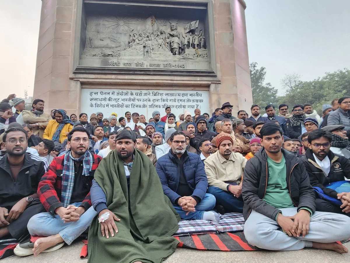 बीपीएससी 70 वीं पीटी परीक्षा रद्द करने की मांग को लेकर आमरण अनशन पर बैठे प्रशांत किशोर